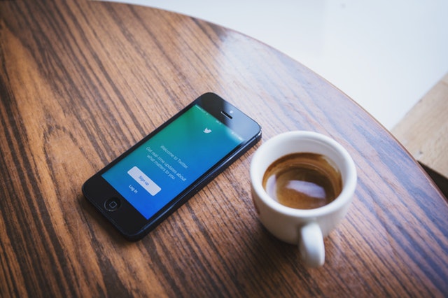 coffee-smartphone-twitter-application-58639